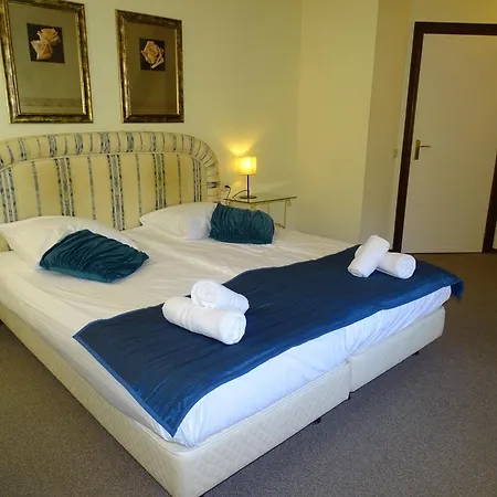 Kasteel Schaloen - & * Valkenburg aan de Geul