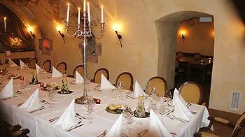 Nyaraló Kasteel Schaloen - & *